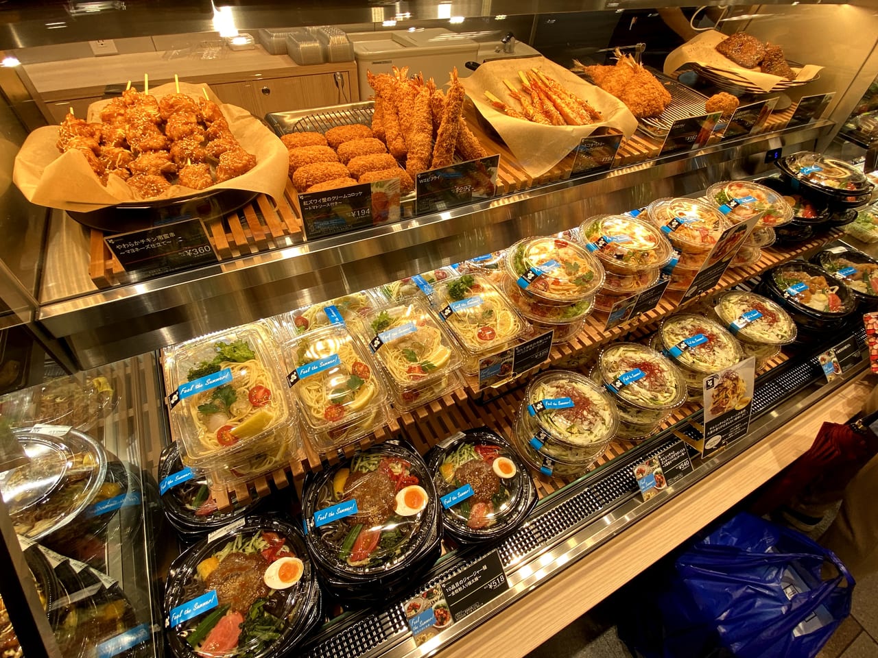 足立区 4月23日 北千住マルイの地下1階にオープンした Eashion 彩り豊かなお惣菜やお弁当が並んでいます 号外net 足立区