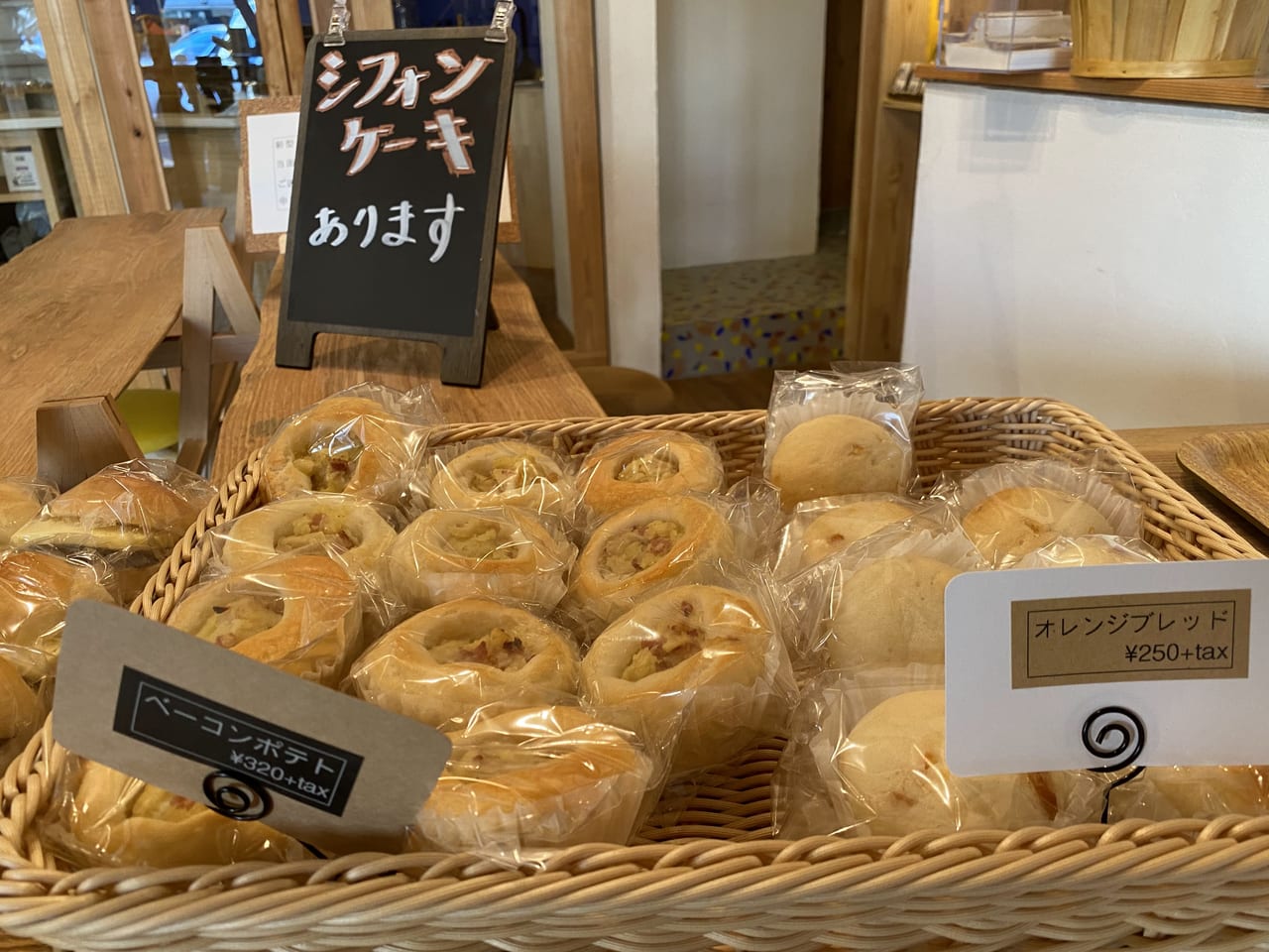 足立区 週２回レンタルスペースで販売される生米パンはふわっふわ 店内にはたくさんの米粉パンが並んでいました 号外net 足立区