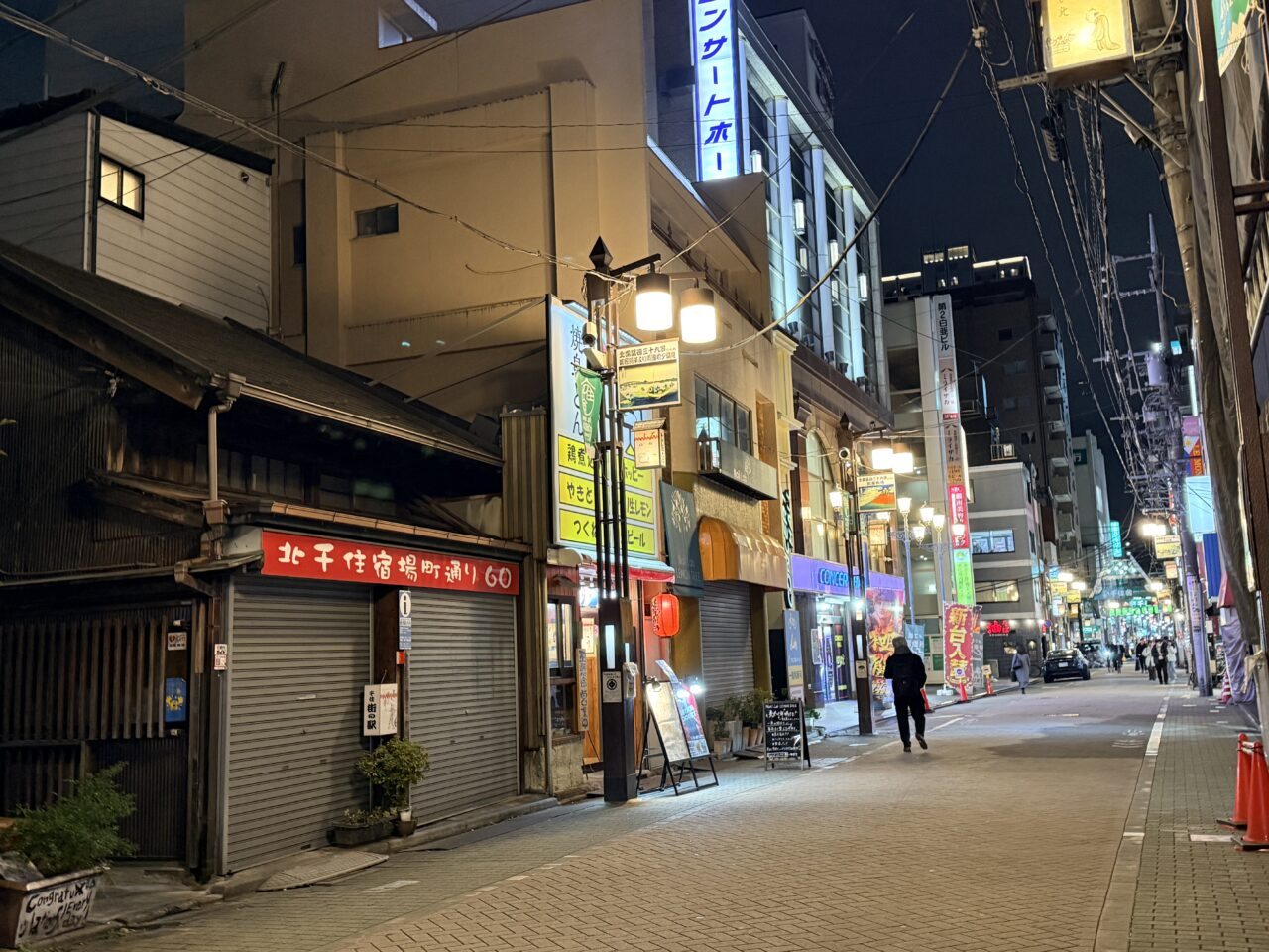 千住街の駅の通り