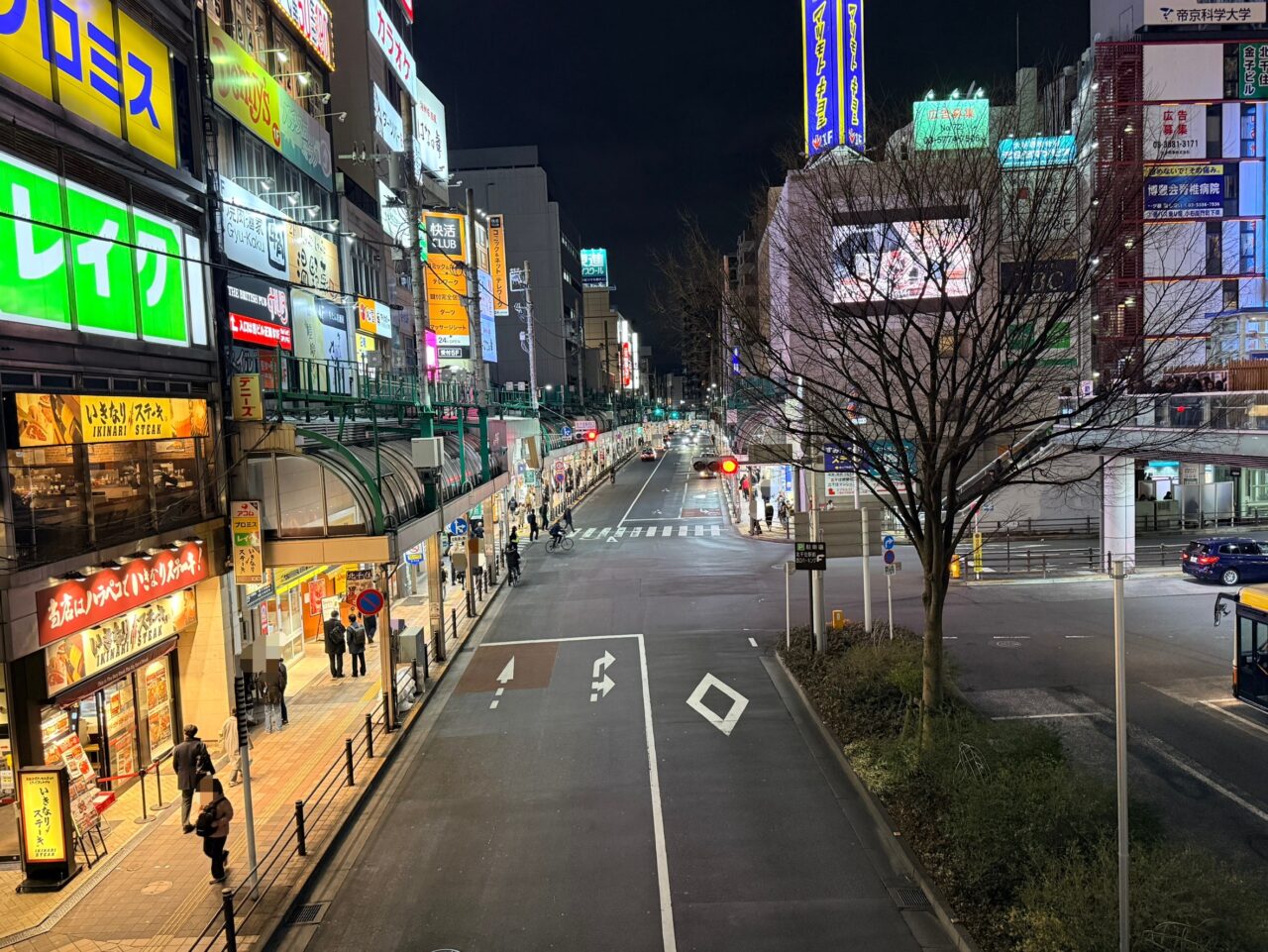 北千住駅西口のきたろーど1010